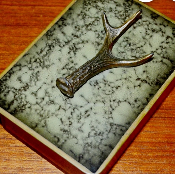 Primitive Antique Wooden & Metal Lidded 5 x 3 1/2 ANTLER - Picture 8 of 8